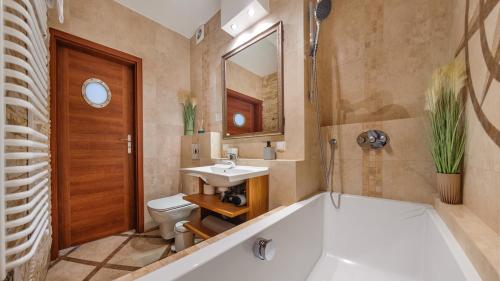 One-Bedroom Apartment image 3