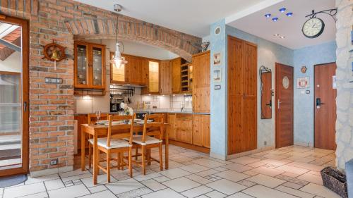 One-Bedroom Apartment image 7