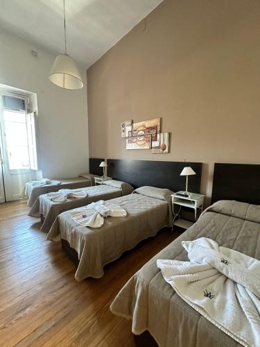 4 twin beds
