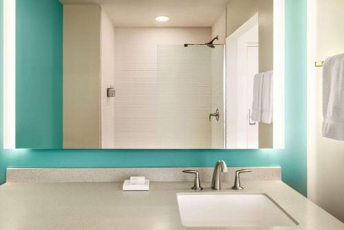 The Orbit Hotel Trademark Collection by Wyndham - image 10