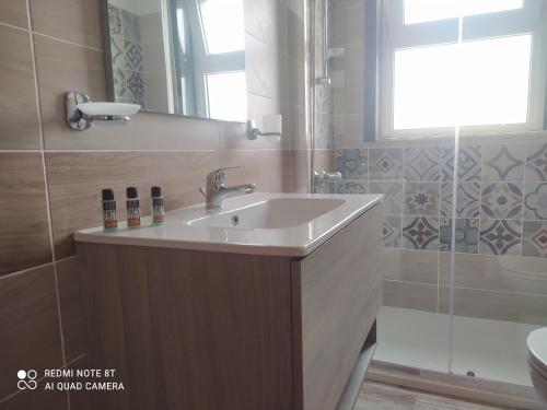 Double Room with Private Bathroom image 2