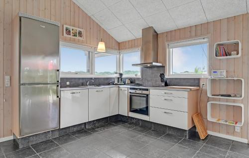 Kitchen, Three-Bedroom Holiday Home With A Fireplace In Ejstrupholm in Give
