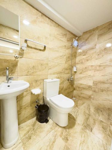 room detail thumbnail 2