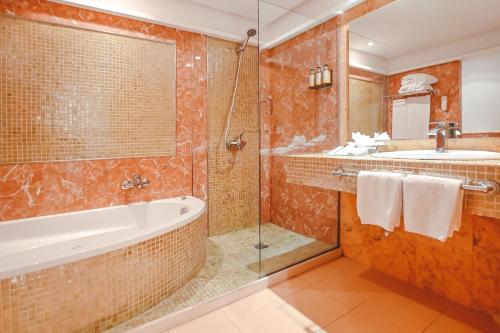 room detail thumbnail 2