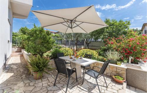 2 Bedroom Cozy Apartment In Pula