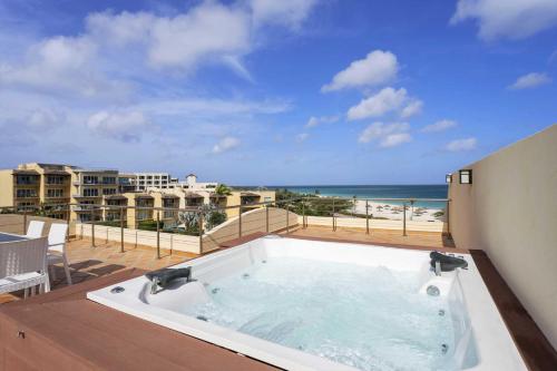 Beachfront - Royal Penthouse 3BR condo - BC352, Palm-Eagle Beach
