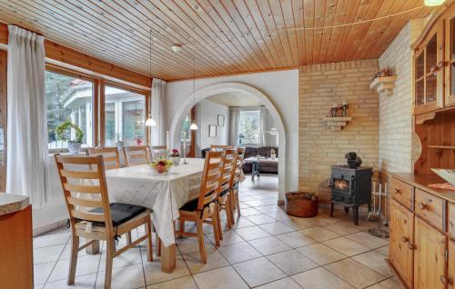 Kitchen, Four-Bedroom Holiday Home In Thisted in Sonder Vorupor