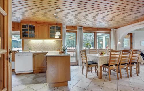 Kitchen, Four-Bedroom Holiday Home In Thisted in Sonder Vorupor