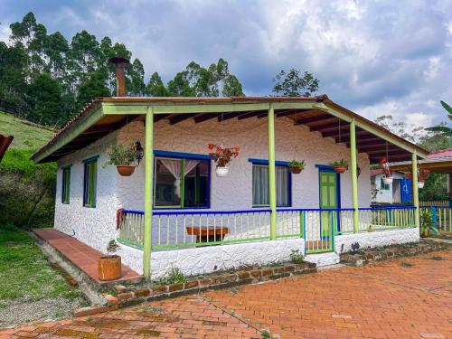 2 bedrooms, 4 beds