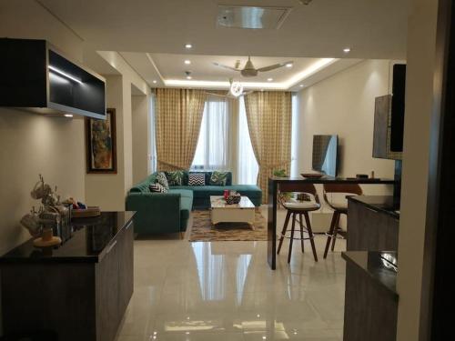 Luxury Apartment 407 East with Pool Gulberg Lahore - image 10