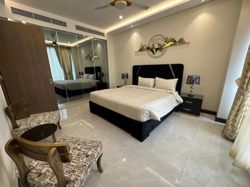 Luxury Apartment 407 East with Pool Gulberg Lahore - image 13