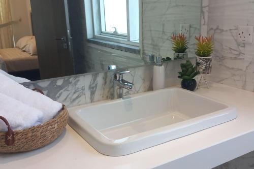 Luxury Apartment 407 East with Pool Gulberg Lahore - image 14
