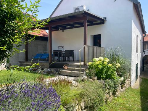 Ferienhaus beim Turm in Breitenbrunn, Österreich