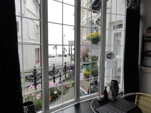 Restaurant, Edelweiss Guest House in Douglas