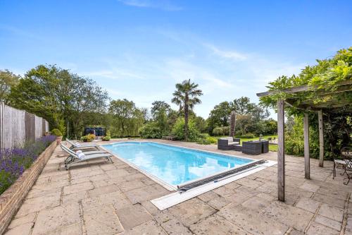 Плувен басейн, The Barn at Stoaches by Huluki Sussex Stays in Danehill