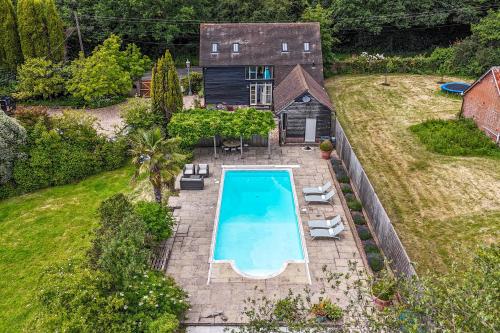 Плувен басейн, The Barn at Stoaches by Huluki Sussex Stays in Danehill