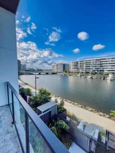 Tranquil Waterside Elegance