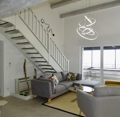 Superbe vue mer et Esterel, Villa Neuve pour 8-10 Personnes, Clim, Piscine in Antheor