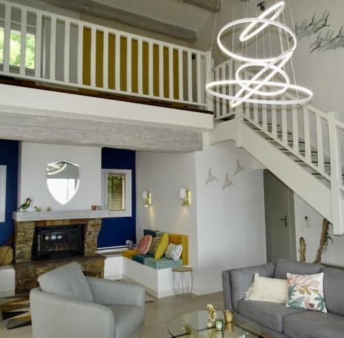 Superbe vue mer et Esterel, Villa Neuve pour 8-10 Personnes, Clim, Piscine in Antheor