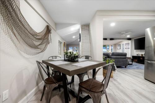 Park Peaks on the Beach Sleeps 12 in Sylvan Beach, USA