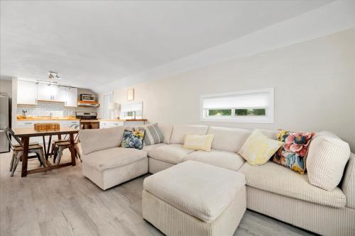 Whitewater The Genoa on Oneida Lake Sleeps 8 in Canastota, USA