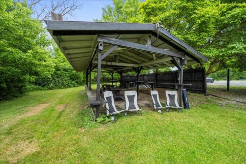 Whitewater The Genoa on Oneida Lake Sleeps 8 in Canastota, USA