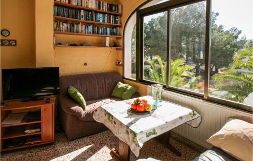 Three-Bedroom Holiday Home  image 10