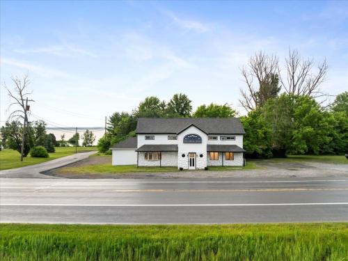 Whitewater The Main Sail Oneida Lake Sleeps 11 in Canastota, USA
