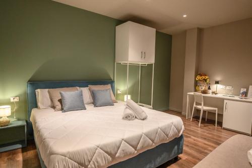 Deluxe Triple Room image 8