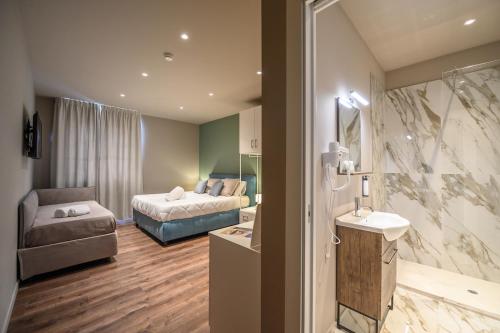 Deluxe Triple Room image 6
