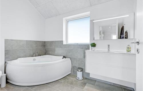 Bany, 4 Bedroom Nice Home In Odder in Odder