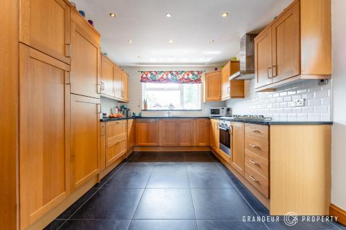 Bracken Bliss by Grandeur Property in 費恩丹