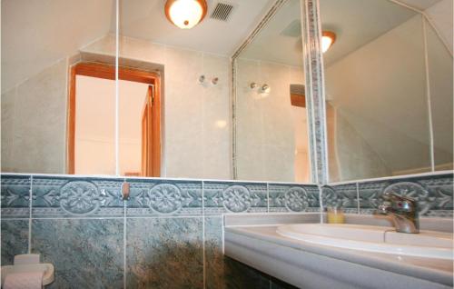 Two-Bedroom Holiday home Orihuela Costa with an Outdoor Swimming Pool 07 - image 4