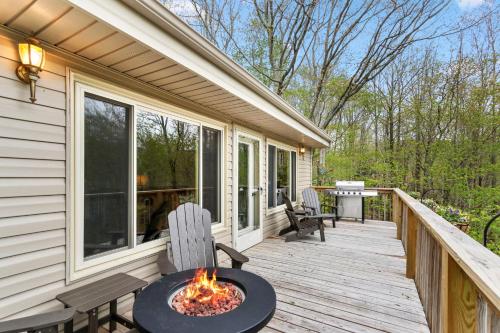 129 Lower Grouse Ridge Rd by Carolina Stays in Beech Mountain, Vereinigte Staaten von Amerika