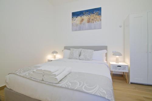 New apartment above metro A Lucio Sestio, Rom (Foto 10)