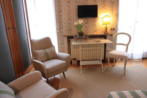 Three-Bedroom Apartment image 10