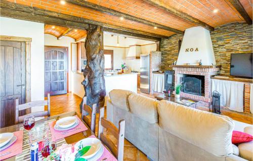 Amazing home in El Gastor w/ Outdoor swimming pool Outdoor swimming pool and 3 Bedrooms - image 4