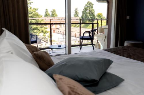 C House Rooms Lake 4