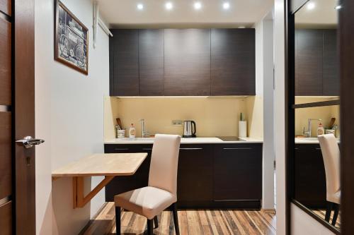 Konyha, Modern Studio-apartment in the centre in Grinzinkalns (történelmi dolgozók negyede)
