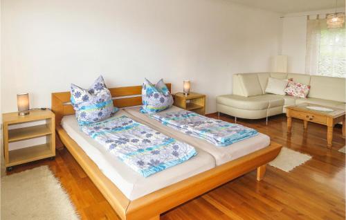 Three-Bedroom Apartment in Grenderich - image 14