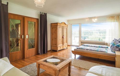 Three-Bedroom Apartment in Grenderich - image 9
