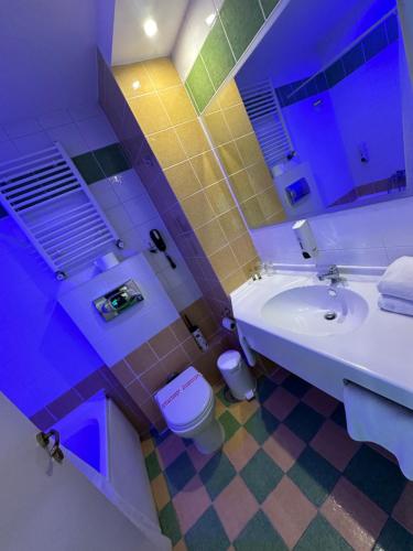 Athina Airport Hotel - image 5