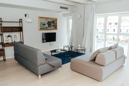 C House Rooms Lake 2