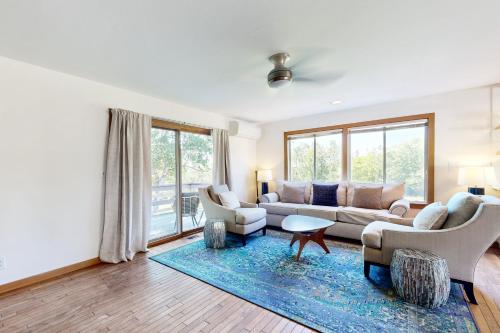 Evelyn's River Front Retreat