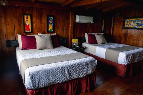2 double beds