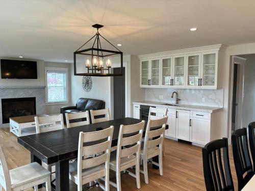 Waterfront Luxury Vacation Rental in Gloucester, USA