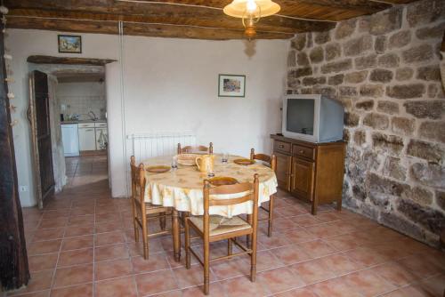 Gîte Gîtes de France 3/5 personnes à La Bessière (Gite Gites de France 3/5 personnes a La Bessiere) in Prevencheres ciems