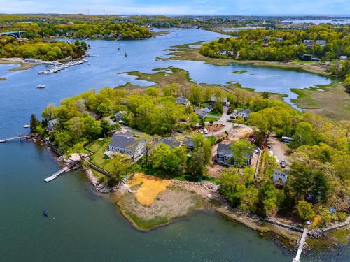 Waterfront Luxury Vacation Rental in Gloucester, USA