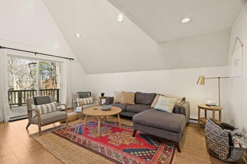 205 Spring Branch Rd by Carolina Stays in Beech Mountain, USA