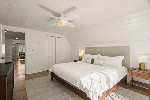 205 Spring Branch Rd by Carolina Stays in Beech Mountain, USA